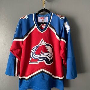 Vintage CCM NHL Colorado Avalanche Jersey #33 Patrick Roy.
